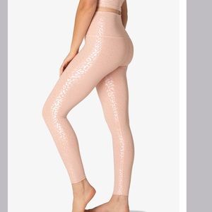 Beyond Yoga rose blush leggings Small